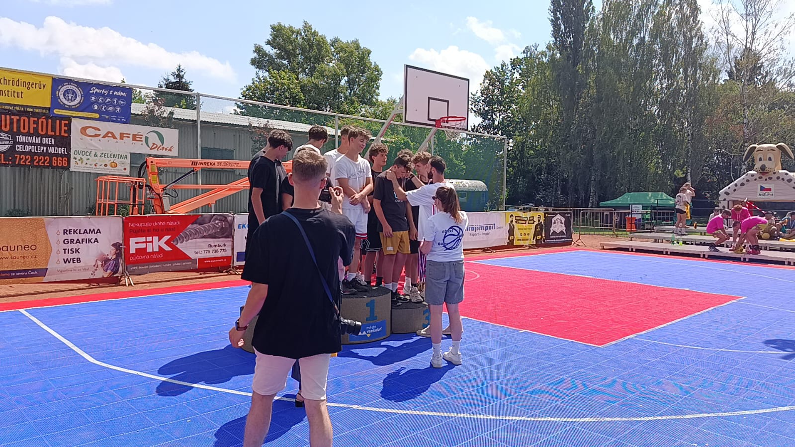 Osobnosti poznávají Apex